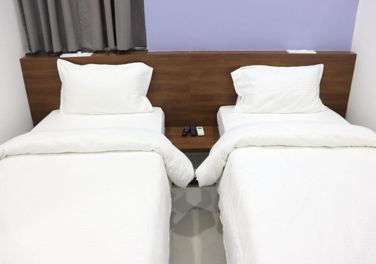 פונה Sharman Suites מראה חיצוני תמונה