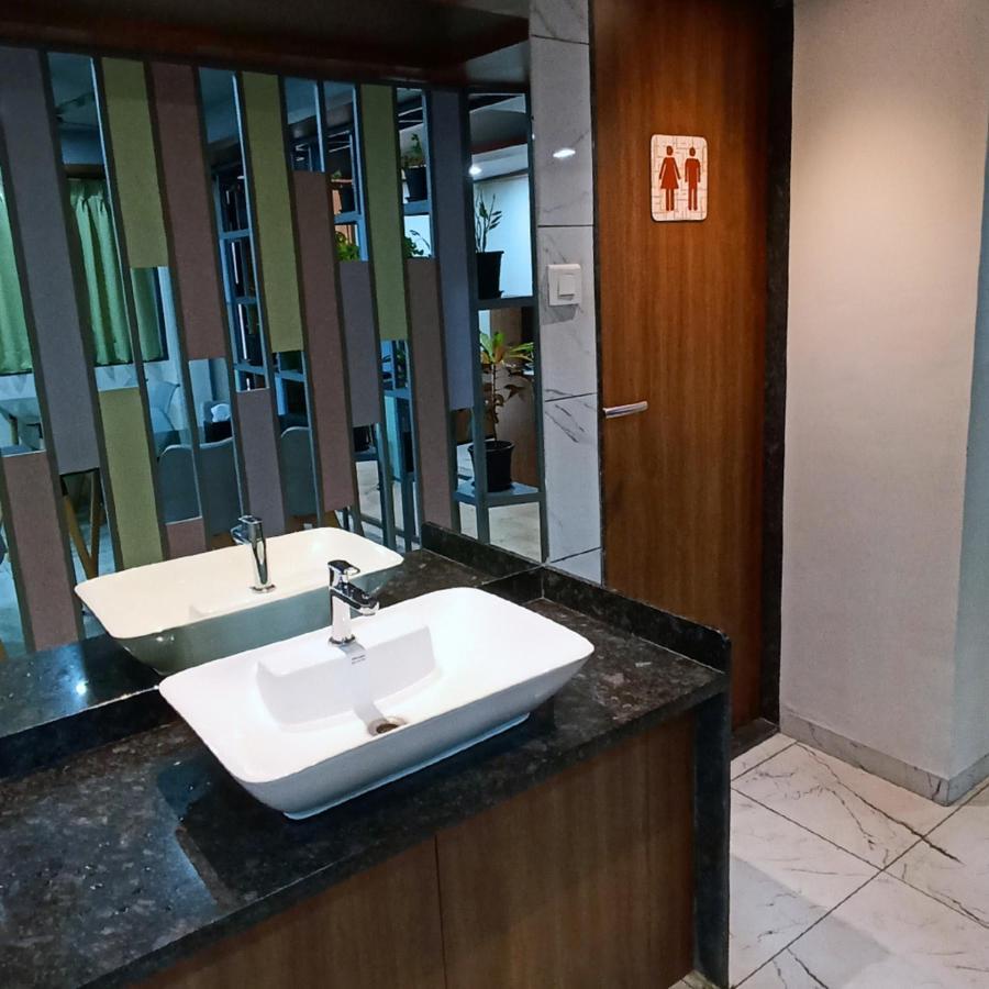 פונה Sharman Suites מראה חיצוני תמונה